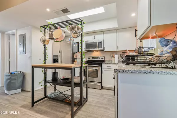 Phoenix, AZ 85015,2221 W TURNEY Avenue #D