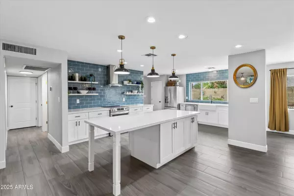 Phoenix, AZ 85028,2366 E BECKER Lane