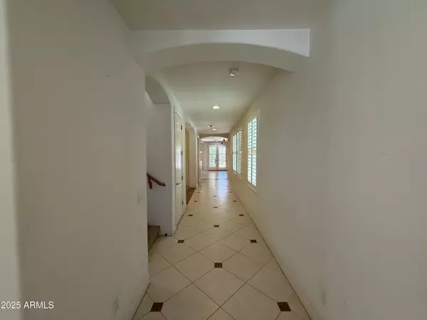 835 W WHITTEN Street, Chandler, AZ 85225
