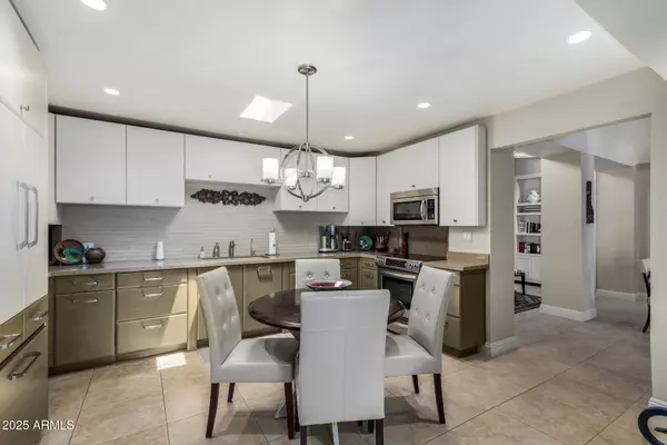 Phoenix, AZ 85021,7026 N BARBADOS Place