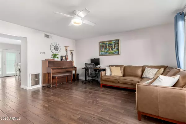 Phoenix, AZ 85008,1379 N 44TH Street