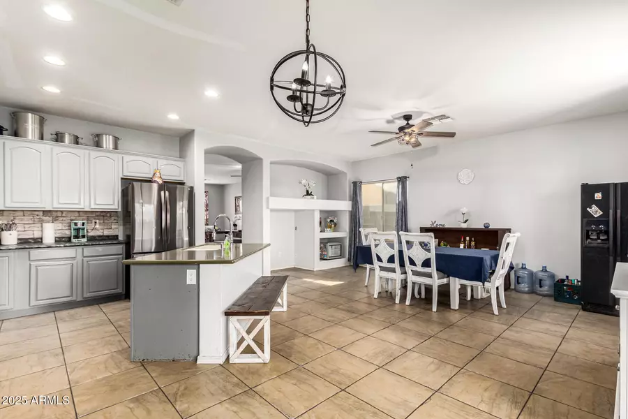 7037 W SOPHIE Lane, Laveen, AZ 85339