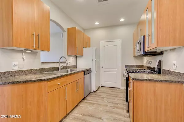 Phoenix, AZ 85054,6900 E Princess Drive #2101