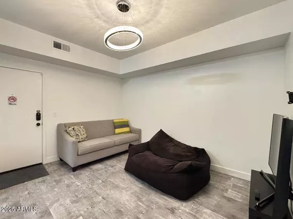 Phoenix, AZ 85016,1701 E COLTER Street #250