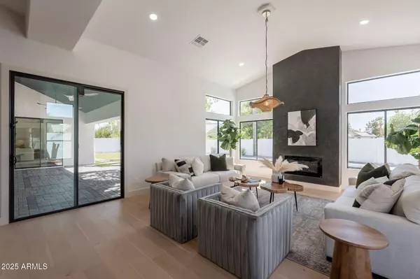 Paradise Valley, AZ 85253,10228 N 55TH Place