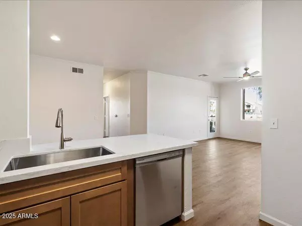 Phoenix, AZ 85048,16013 S Desert Foothills Parkway #1076