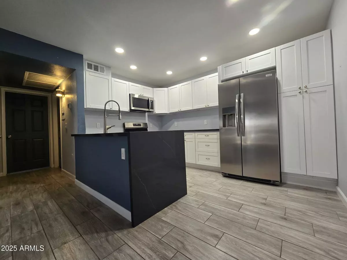 Phoenix, AZ 85022,1720 E THUNDERBIRD Road #1051