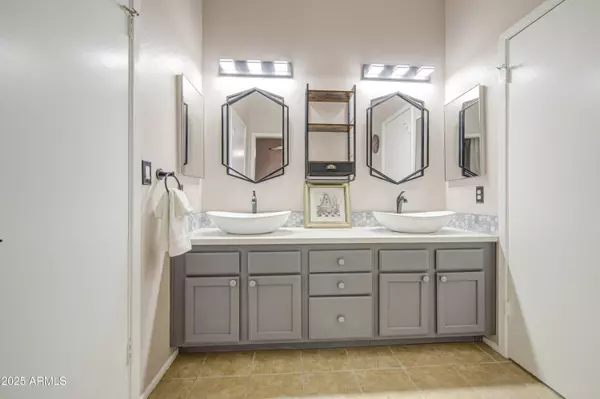 Phoenix, AZ 85027,2315 W UNION HILLS Drive #112