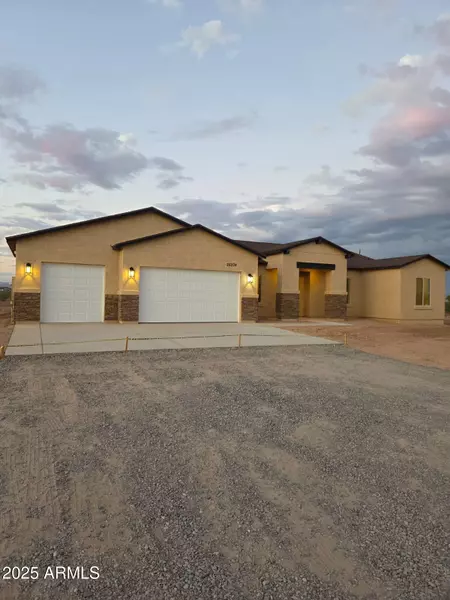 22204 W DALE Lane, Wittmann, AZ 85361