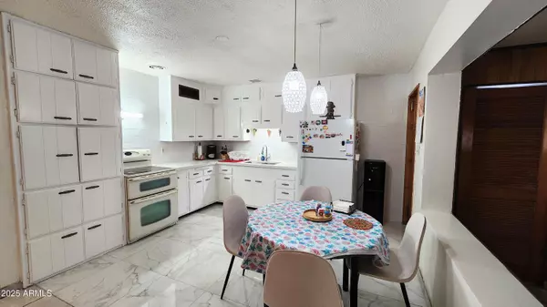 Phoenix, AZ 85019,4033 W BERRIDGE Lane