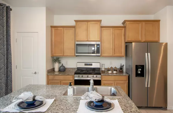 San Tan Valley, AZ 85143,7046 E EAGLE NEST Way