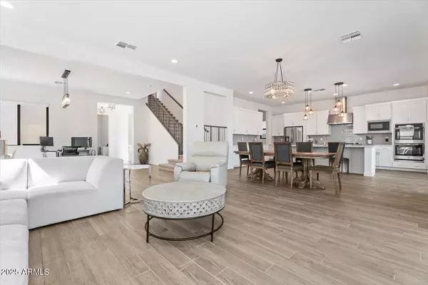 Phoenix, AZ 85042,816 E Monte Way