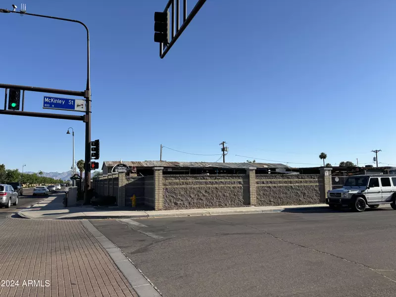 9111 W MCKINLEY Street, Tolleson, AZ 85353