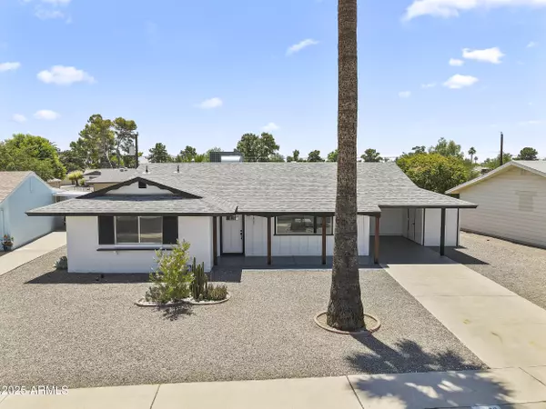 10423 W MONTEROSA Drive, Sun City, AZ 85351