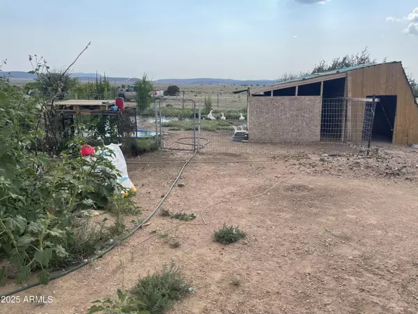 Seligman, AZ 86337,37495 W FORT ROCK Road #922