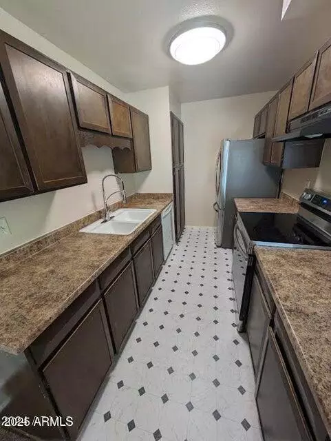 Glendale, AZ 85302,5902 W GOLDEN Lane