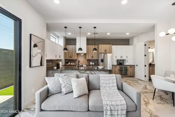 Phoenix, AZ 85004,377 E Windsor Avenue #14