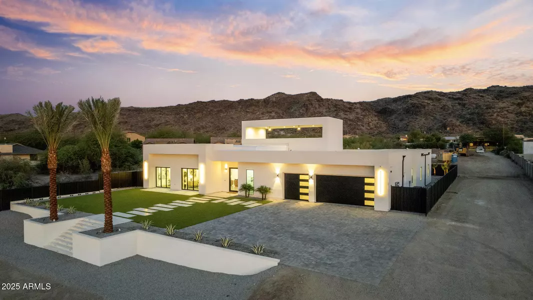 2305 E SOUTH MOUNTAIN Avenue, Phoenix, AZ 85042