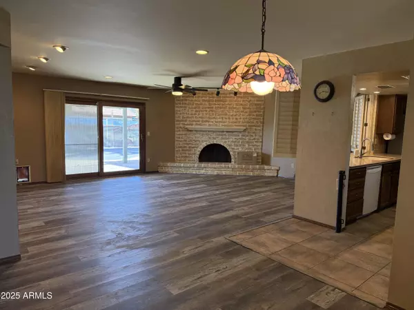 Chandler, AZ 85225,905 W MISSION Drive
