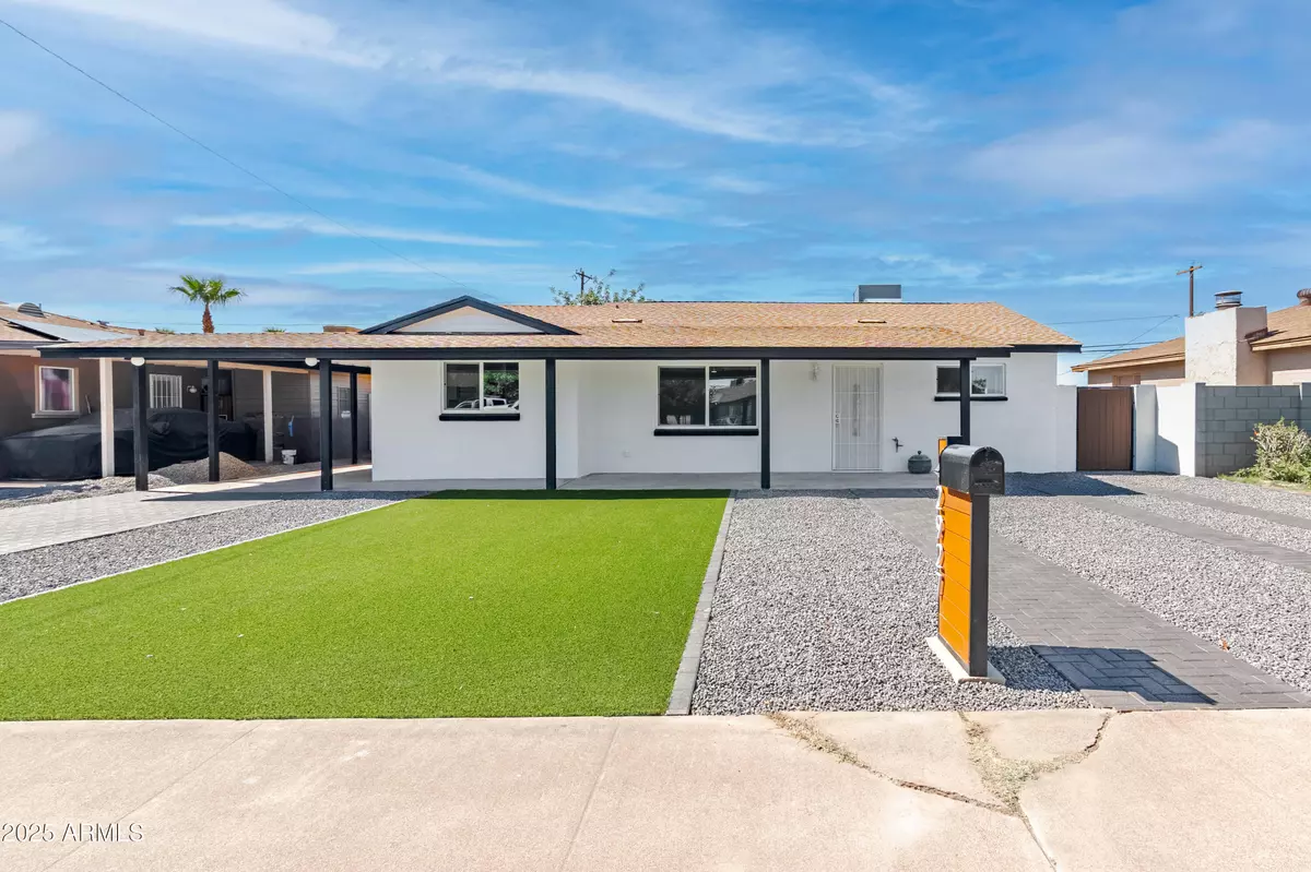 Phoenix, AZ 85051,2927 W Lawrence Lane