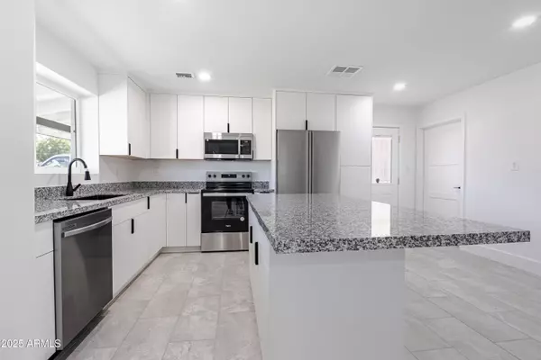 Phoenix, AZ 85051,2927 W Lawrence Lane