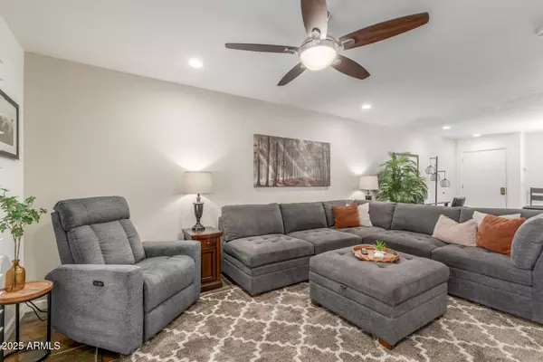 Phoenix, AZ 85032,12212 N PARADISE VILLAGE Parkway #109