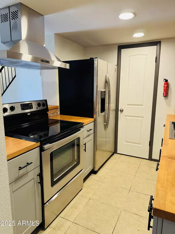 Phoenix, AZ 85040,4462 E PUEBLO Avenue