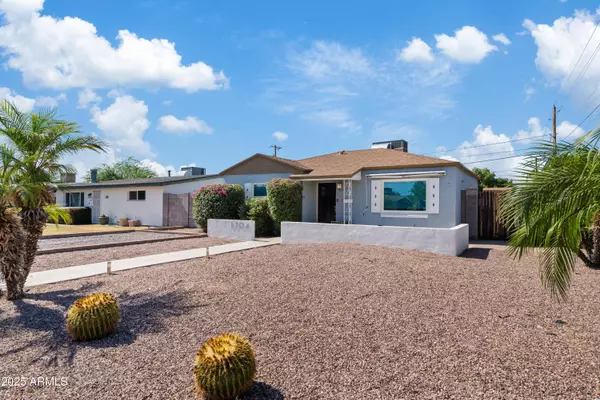 Phoenix, AZ 85015,1704 W ROMA Avenue