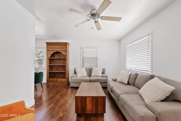 Phoenix, AZ 85015,1704 W ROMA Avenue