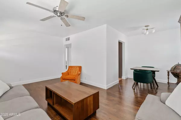 Phoenix, AZ 85015,1704 W ROMA Avenue