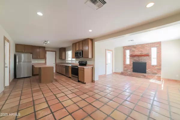 Phoenix, AZ 85051,3825 W BERYL Avenue
