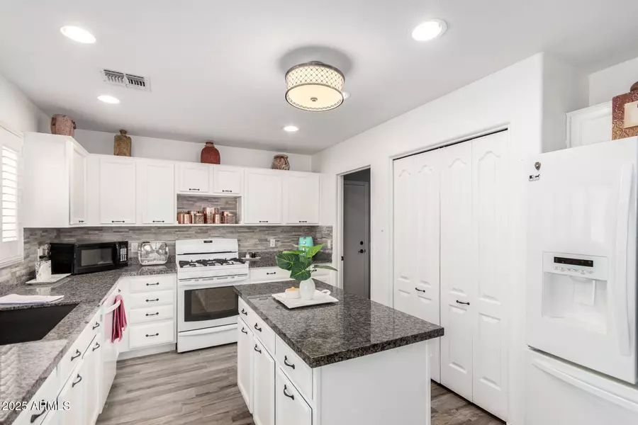 452 E DARTMOUTH Drive, Casa Grande, AZ 85122