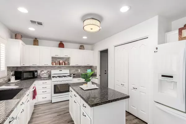 452 E DARTMOUTH Drive, Casa Grande, AZ 85122