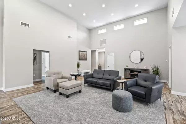 Phoenix, AZ 85014,1008 E MEDLOCK Drive