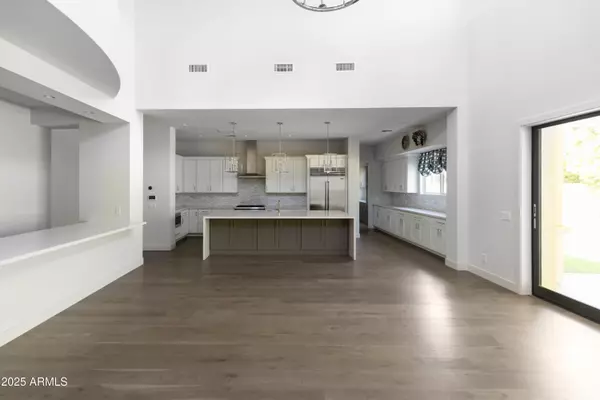 Phoenix, AZ 85018,3912 E CRITTENDEN Lane