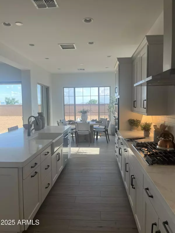 Chandler, AZ 85249,1125 E GLENEAGLE Drive