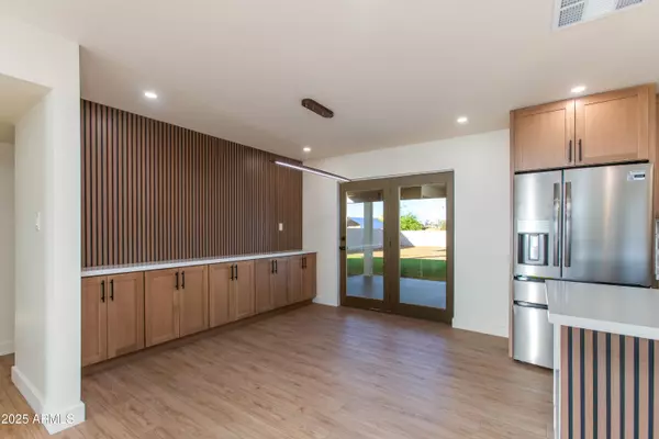 Phoenix, AZ 85028,11841 N 24th Street