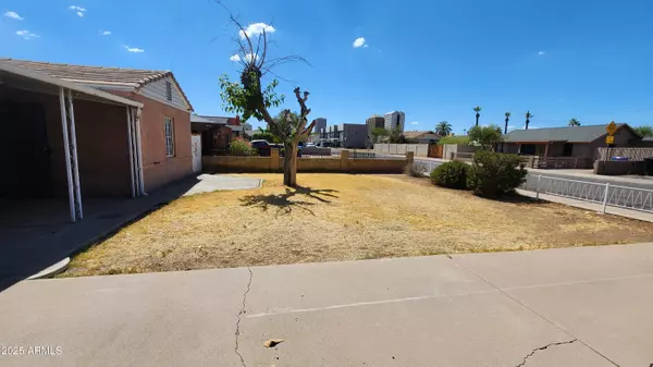 Phoenix, AZ 85012,385 E CLARENDON Avenue