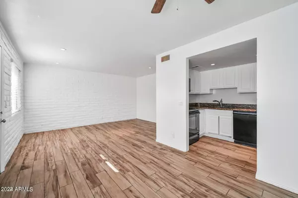 Phoenix, AZ 85008,1234 N 36TH Street #115