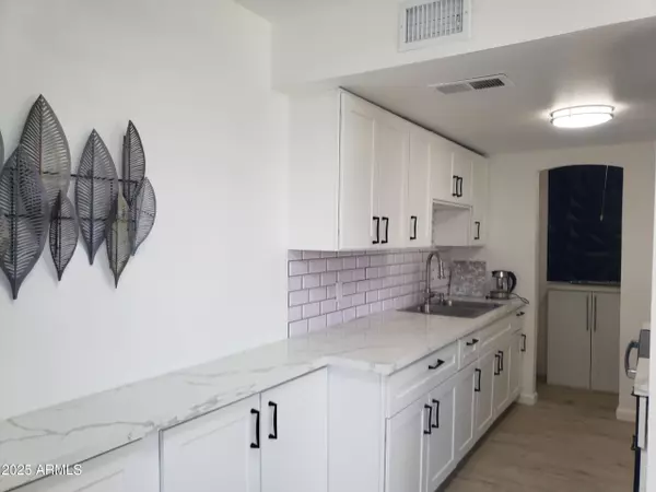 Phoenix, AZ 85019,5203 N 42ND Drive