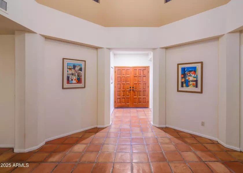 2537 E VOGEL Avenue E, Phoenix, AZ 85028