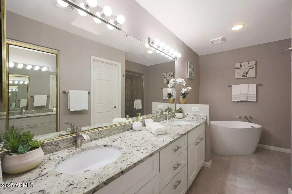 Scottsdale, AZ 85258,10080 E MOUNTAINVIEW LAKE Drive #220