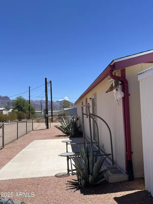 Apache Junction, AZ 85119,260 S Royal Palm Road