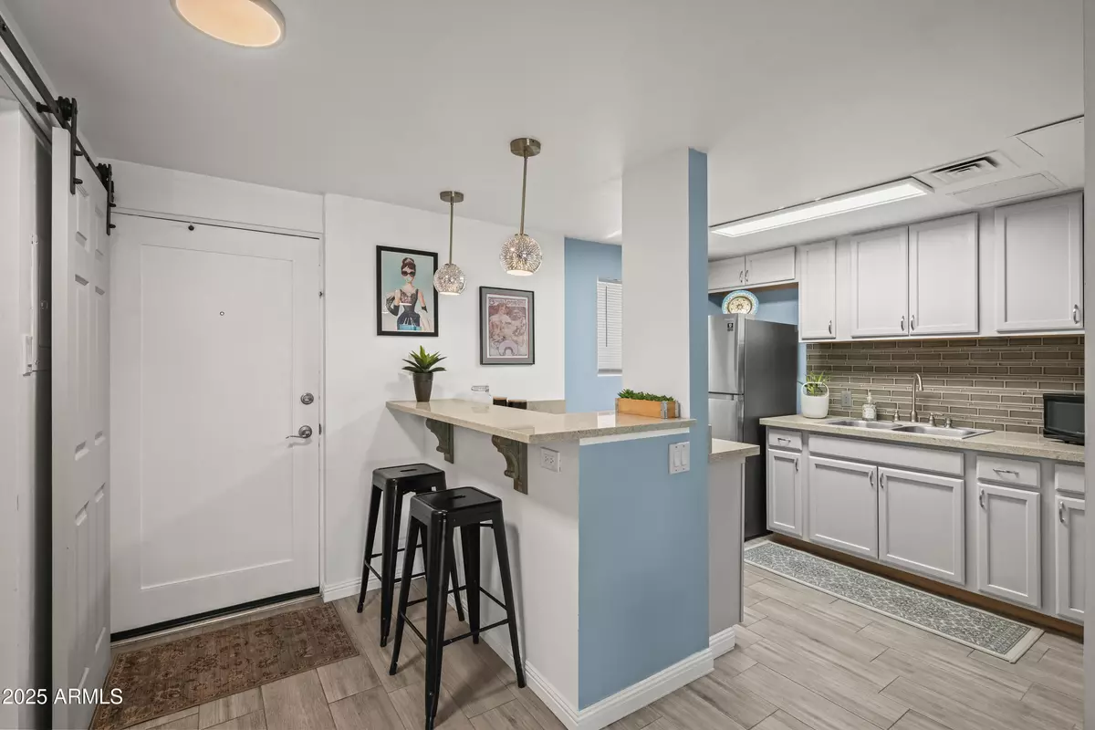 Scottsdale, AZ 85251,6125 E INDIAN SCHOOL Road #207