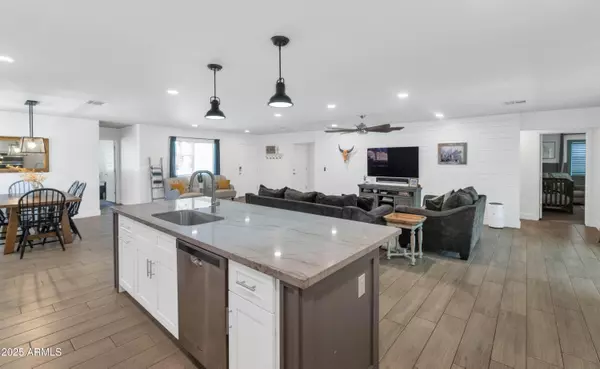 Phoenix, AZ 85014,1127 E FERN Drive