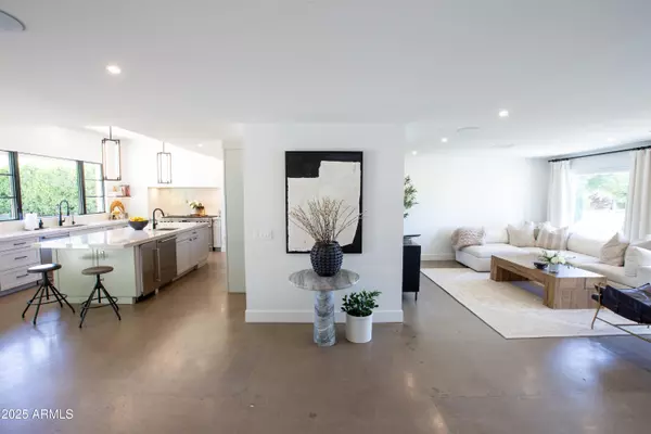 Scottsdale, AZ 85258,8107 E DEL CAVERNA Drive