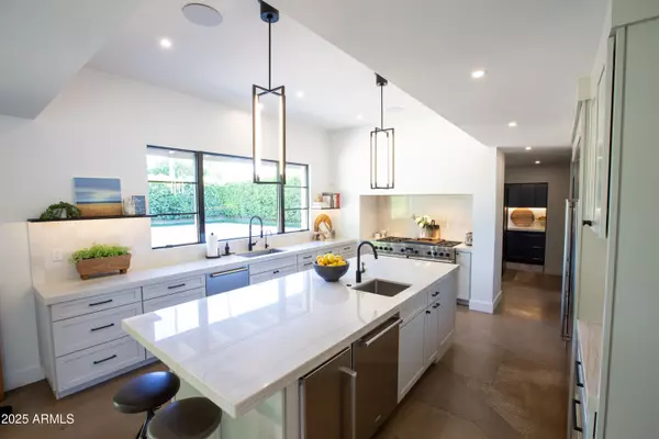 Scottsdale, AZ 85258,8107 E DEL CAVERNA Drive