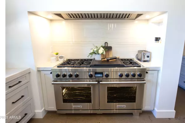 Scottsdale, AZ 85258,8107 E DEL CAVERNA Drive