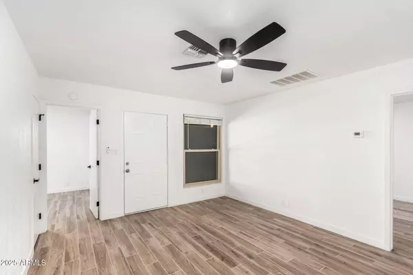 Phoenix, AZ 85037,9035 W ELM Street #3