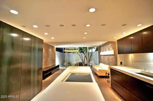 Phoenix, AZ 85018,4401 N 40TH Street #9